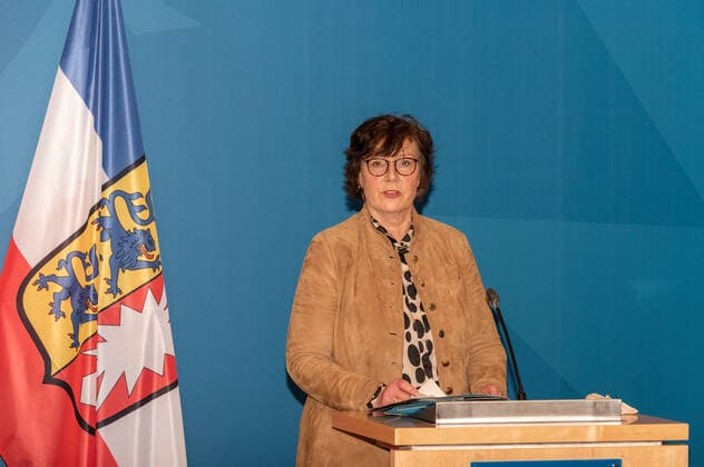 Kiel, 19 April 2021 Corona model projects in the field of culture and sport will start in Schleswig Holstein from 19 April 2021 Karin Prien, Minister of Culture of the State of Schleswig Holstein and Sabine Sütterlin Waack, Minister of the Interior of the State of Schleswig Holstein will present the various model projects at a joint press conference in the state parliament building