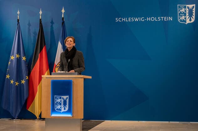 Kiel, 19 April 2021 Corona model projects in the field of culture and sport will start in Schleswig Holstein from 19 April 2021 Karin Prien, Minister of Culture of the State of Schleswig Holstein and Sabine Sütterlin Waack, Minister of the Interior of the State of Schleswig Holstein will present the various model projects at a joint press conference in the state parliament building