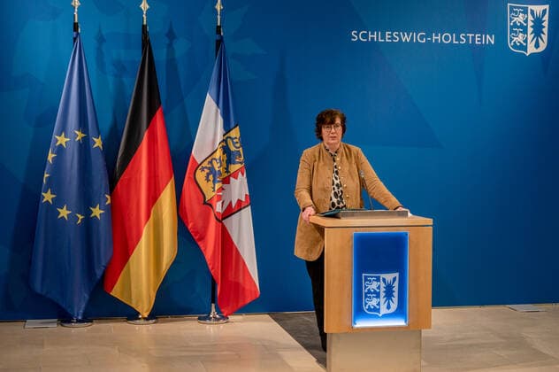 Kiel, 19 April 2021 Corona model projects in the field of culture and sport will start in Schleswig Holstein from 19 April 2021 Karin Prien, Minister of Culture of the State of Schleswig Holstein and Sabine Sütterlin Waack, Minister of the Interior of the State of Schleswig Holstein will present the various model projects at a joint press conference in the state parliament building