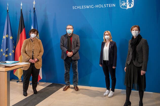 Kiel, 19 April 2021 Corona model projects in the field of culture and sport will start in Schleswig Holstein from 19 April 2021 Karin Prien, Minister of Culture of the State of Schleswig Holstein and Sabine Sütterlin Waack, Minister of the Interior of the State of Schleswig Holstein will present the various model projects at a joint press conference in the state parliament building