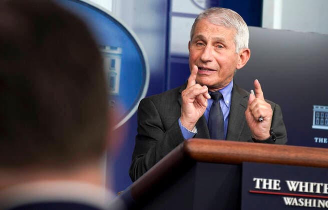 Bilder des Jahres 2021, News 04 April News Themen der Woche KW15 News Bilder des Tages April 13, 2021, Washington, District of Columbia, USA: Chief Medical Advisor to the President Dr. Anthony Fauci answers questions during a news conference in the James S. Brady Press Briefing Room at the White House in Washington, D.C., on Tuesday, April 12, 2021. Questions directed to Dr. Fauci focused on the announcement that Johnson & Johnson vaccines will be halted across the country after rare clotting cases were reported Washington USA - ZUMAs152 20210413_zaa_s152_249 Copyright: xLeighxVogelx-xPoolxViaxCnpx