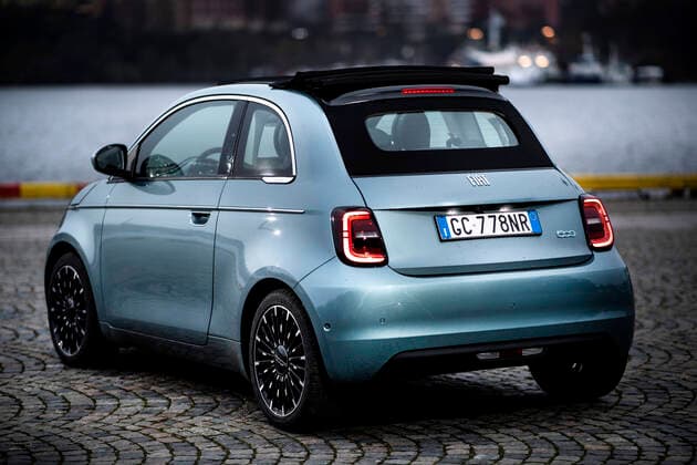 Fiat 500e. A car driving on the road STOCKHOLM SVERIGE x10050x *** Fiat 500e A car driving on the road STOCKHOLM SVERIGE x10050x,  Copyright: xPontusxLundahl TTx FIAT 500E