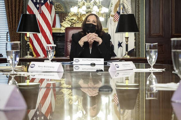 Bilder des Jahres 2021, News 04 April News Themen der Woche KW15 News Bilder des Tages US Vice President Kamala Harris speaks during a virtual meeting about the migration crisis, in the Vice President s Ceremonial Office in the Eisenhower Executive Office Building on the White House campus, about the migration crisis on April 14, 2021, in Washington, DC.  WAX20210414947 OliverxContreras