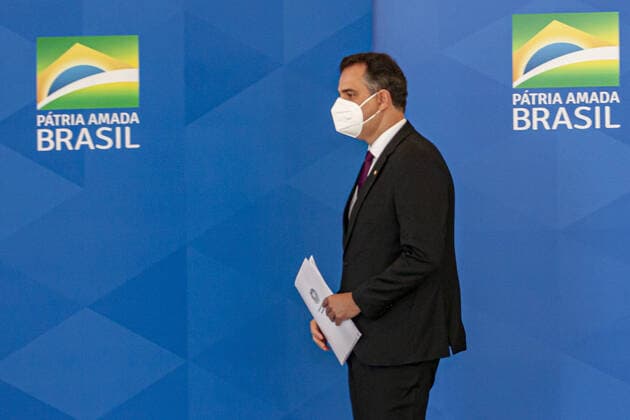Press Conference on confronting the pandemic with Brazilian Minister of Health. April 14, 2021, Brasilia, Federal District, Brazil: Right after the meeting of the National Coordination Committee for Confronting the Pandemic, the Minister of Health, Marcelo Queiroga, together with Senate President Rodrigo Pacheco and representing the Chamber of Deputies doctor and federal deputy Dr. Luizinho and Francieli Fantinato, who is the coordinator of the National Immunization Program granting a press conference in the West Hall of the Planalto Palace.  Copyright: xLecoxVianax