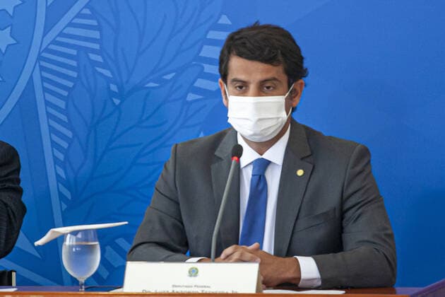 Press Conference on confronting the pandemic with Brazilian Minister of Health. April 14, 2021, Brasilia, Federal District, Brazil: Right after the meeting of the National Coordination Committee for Confronting the Pandemic, the Minister of Health, Marcelo Queiroga, together with Senate President Rodrigo Pacheco and representing the Chamber of Deputies doctor and federal deputy Dr. Luizinho and Francieli Fantinato, who is the coordinator of the National Immunization Program granting a press conference in the West Hall of the Planalto Palace.  Copyright: xLecoxVianax