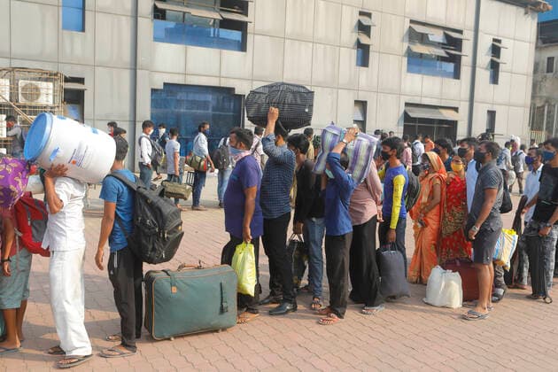 April 14, 2021, Mumbai, Maharshtra, INDIA: 14 April 2021 - Mumbai - INDIA..Migrant workers queue up outside the Lokmanya Tilak Train station to flee to their villages in fear of a Lock down..Migrants in their thousands are Fleeing out of Mumbai & other big cities of INDIA back to their Villages in fear of a Total Lock down..Migrants fear a repeat of the events of last year when many had a tortuous experience when they tracked about 1500 kms back to their villages on FOOT when the 1st lock down was announced. Mumbai INDIA - ZUMAsu5_ 20210414_zap_su5_005 Copyright: xSubhashxSharmax