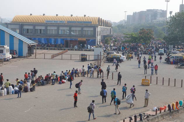 April 14, 2021, Mumbai, Maharshtra, INDIA: 14 April 2021 - Mumbai - INDIA..Migrant workers queue up outside the Lokmanya Tilak Train station to flee to their villages in fear of a Lock down..Migrants in their thousands are Fleeing out of Mumbai & other big cities of INDIA back to their Villages in fear of a Total Lock down..Migrants fear a repeat of the events of last year when many had a tortuous experience when they tracked about 1500 kms back to their villages on FOOT when the 1st lock down was announced. Mumbai INDIA - ZUMAsu5_ 20210414_zap_su5_019 Copyright: xSubhashxSharmax