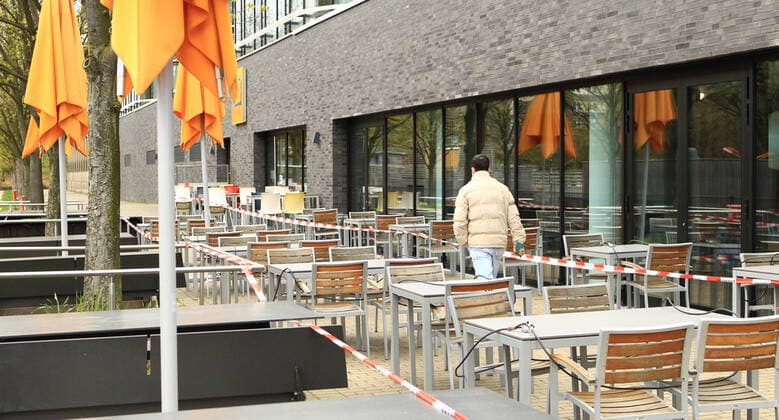 Closed gastronomy during the lockdown Outdoor gastronomy cordoned off with police tape in Hamburg Hammerbrook Hammerbrook Hamburg