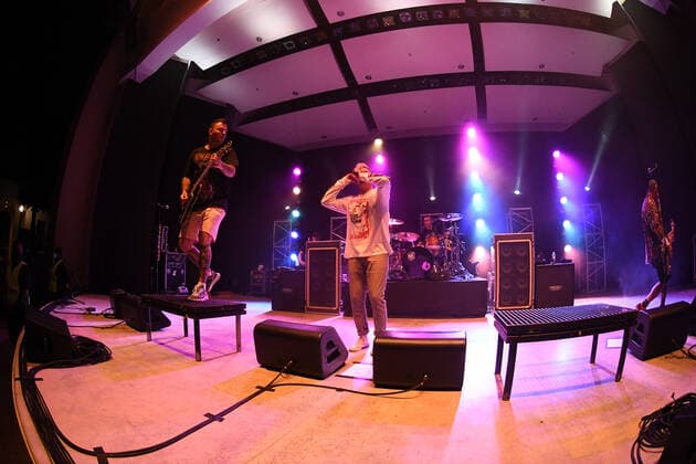 New Found Glory Konzert in Delray Beach, Florida. DELRAY BEACH - APRIL 14: Ian Grushka, Jordan Pundik, Cyrus Bolooki and Chad Gilbert of New Found Glory perform at the Old School Square Pavilion on April 14, 2021 in Delray Beach, Florida. Copyright: xmpi04 MediaPunchx