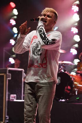 New Found Glory Konzert in Delray Beach, Florida. DELRAY BEACH - APRIL 14: Jordan Pundik of New Found Glory performs at the Old School Square Pavilion on April 14, 2021 in Delray Beach, Florida. Copyright: xmpi04 MediaPunchx