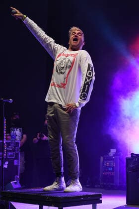 New Found Glory Konzert in Delray Beach, Florida. DELRAY BEACH - APRIL 14: Jordan Pundik of New Found Glory performs at the Old School Square Pavilion on April 14, 2021 in Delray Beach, Florida. Copyright: xmpi04 MediaPunchx