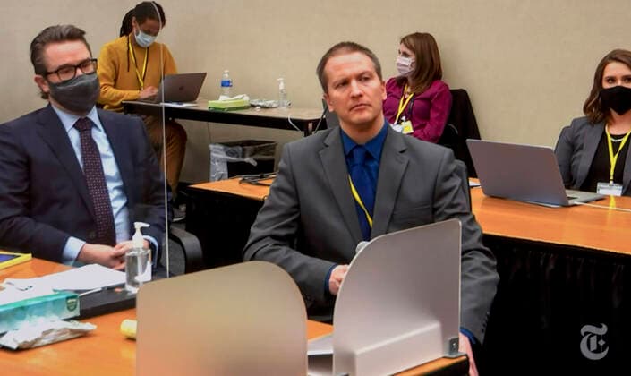 Bilder des Jahres 2021, News 04 April News Themen der Woche KW15 News Bilder des Tages April 15, 2021 - Minneapolis Minnesota, USA. - In the 14th day of the trial of former Minneapolis police officer, DEREK CHAUVIN, on multiple counts of murder and manslaughter in the death of George Floyd, Mr. Chauvin (center) tells Judge Peter Cahill that after consultation with his attorney ERIC NELSON (left), he has decided not to testify in his own defense. Minneapolis U.S. - ZUMAce6_ 20210415_zaf_ce6_003 Copyright: xPoolxVideoxViaxCourtxTv NyxTimesx