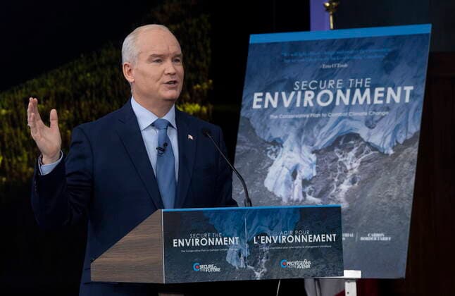 Kanada, Oppositionsführer Erin O Toole präsentiert Klimapolitik seiner Partei in Ottawa April 15, 2021, Ottawa, on, Canada: Leader of the Opposition Erin O Toole gestures as he speaks during a climate change announcement during an event in Ottawa, Thursday April 15, 2021. Ottawa Canada  - ZUMAc35_ 20210415_zaf_c35_020 Copyright: xAdrianxWyldx