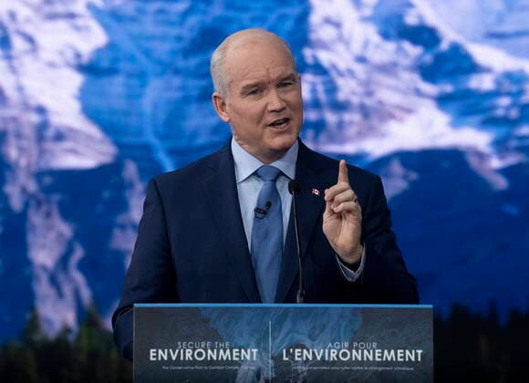 Kanada, Oppositionsführer Erin O Toole präsentiert Klimapolitik seiner Partei in Ottawa April 15, 2021, Ottawa, on, Canada: Leader of the Opposition Erin O Toole speaks during a policy announcement in Ottawa, Thursday April 15, 2021. Ottawa Canada  - ZUMAc35_ 20210415_zaf_c35_038 Copyright: xAdrianxWyldx