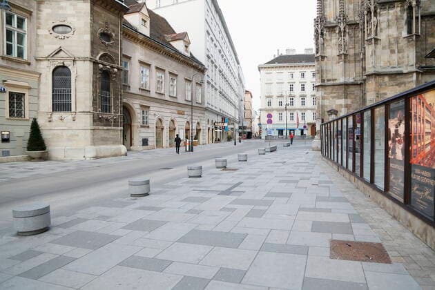 Vienna Corona crisis 4 hard lockdown Extended Easter rest Vienna, 15 4 2021 Corona pandemic, Corona, Corona virus, CoV 2, Covid 19, Sars, virus, viral infection, pandemic, Corona crisis, viral disease, Coronavirus, SARS CoV 2 Empty people, empty streets Stephansplatz Wien Austria AVN101002480062