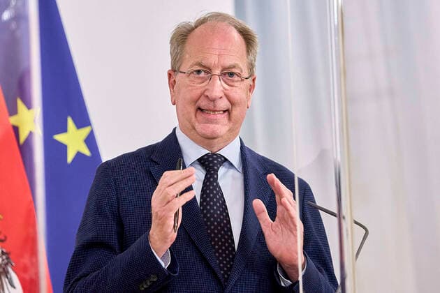 Vienna 16 04 2021 Coronavirus crisis After the talks with experts, the opposition and the governors, there was a press conference in the Federal Chancellery in the afternoon PHOTO the Vice Rector of MedUni Vienna, Oswald Wagner during the press conference Vienna Austria After the talks with expert