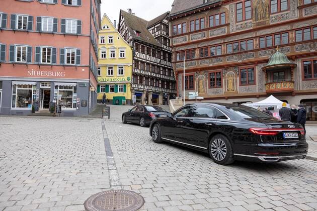 Tuebingen model project, Corona, city of Tuebingen, test stations Minister President Winfried Kretschmann comes out of Tuebingen city hall After a conversation with Mayor Boris Palmer He walks past a Tuebingen test station Copyright: xDennisxDuddek xEibnerxPressefotox EP_DDU