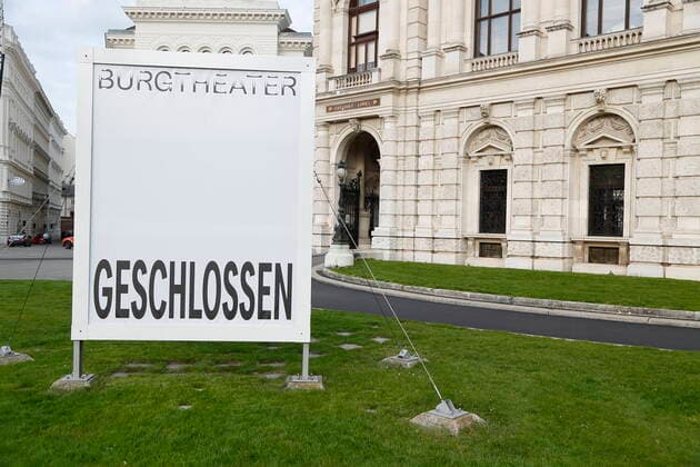 Corona crisis Vienna 4 hard lockdown Extended Easter rest Vienna, Innere Stadt, 16 4 2021 Corona pandemic, Corona, Corona virus, CoV 2, Covid 19, Sars, virus, virus infection, pandemic, Corona crisis, viral disease, Coronavirus, SARS CoV 2 Burgtheater lockdown, culture lockdown, closed Vienna Austria AVN101002481014