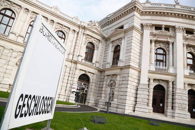 Corona crisis Vienna 4 hard lockdown Extended Easter rest Vienna, Innere Stadt, 16 4 2021 Corona pandemic, Corona, Corona virus, CoV 2, Covid 19, Sars, virus, virus infection, pandemic, Corona crisis, viral disease, Coronavirus, SARS CoV 2 Burgtheater lockdown, culture lockdown, closed Vienna Austria AVN101002481017