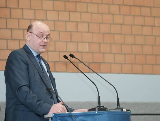 17.04.2021 xkhx Volkmarsen, Nordhessenhalle Bundeskongress mit 250 Deligierten der Jungen Alternative, die Jugendorganisation der AfD Robert Lambrou, Abgeordneter Hessen (Fraktion: AfD *** 17 04 2021 xkhx Volkmarsen, Nordhessenhalle Federal Congress with 250 delegates of the Junge Alternative, the youth organisation of the AfD Robert Lambrou, Member of the Hesse parliamentary group AfD KH