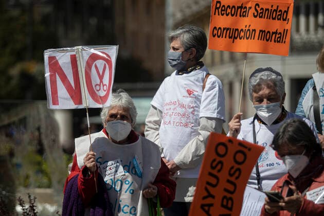 April 17, 2021, Madrid, Spain: Protesters hold placards during the demonstration..Under the slogan Choose Public Health , various organizations and collectives, workers and users of public health demonstrate in Madrid city center (Puerta del Sol) demanding a coherent health policy due to the crisis of the Coronavirus pandemic. Madrid Spain - ZUMAs197 20210417_zaa_s197_012 Copyright: xGuillermoxGutierrezxCarrascalx