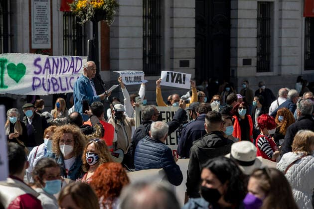 April 17, 2021, Madrid, Spain: A protester seen reading out their demands on a megaphone during the demonstration..Under the slogan Choose Public Health , various organizations and collectives, workers and users of public health demonstrate in Madrid city center (Puerta del Sol) demanding a coherent health policy due to the crisis of the Coronavirus pandemic. Madrid Spain - ZUMAs197 20210417_zaa_s197_014 Copyright: xGuillermoxGutierrezxCarrascalx