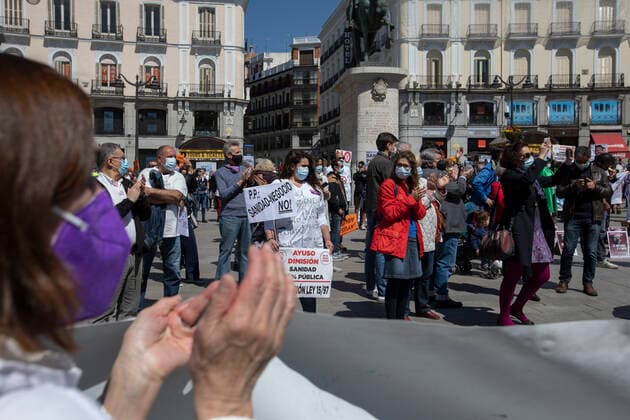 April 17, 2021, Madrid, Spain: Protesters hold placards during the demonstration..Under the slogan Choose Public Health , various organizations and collectives, workers and users of public health demonstrate in Madrid city center (Puerta del Sol) demanding a coherent health policy due to the crisis of the Coronavirus pandemic. Madrid Spain - ZUMAs197 20210417_zaa_s197_015 Copyright: xGuillermoxGutierrezxCarrascalx