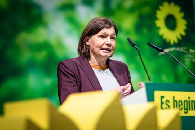 State delegates conference of the Bavarian GREENS 17 04 2021 Augsburg Party conference of the party Bündnis 90 Die Grünen in Augsburg At the state delegates conference the list of the Bavarian Greens for the Bundestag election campaign and a new co-chairman will be elected The even