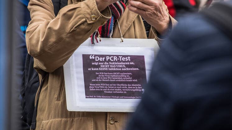 Schaffhausen, Schweiz - 17. April 2021: Auch der PCR-Test steht in der Kritik. Allerdings nicht erst seit heute.