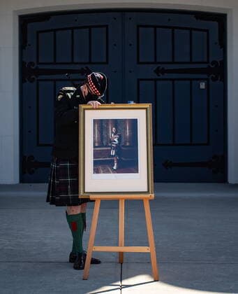 April 17, 2021, Vancouver, BC, Canada: Captain Graeme Kaine, 39 Canadian Brigade Group Public Affairs Officer, places a photograph of Britain s Prince Philip outside The Seaforth Highlanders of Canada armoury before he was honoured with the playing of the piper s lament, in Vancouver, on Saturday, April 17, 2021. Prince Philip was the Colonel-in-Chief of The Seaforth Highlanders of Canada, an Army Reserve infantry regiment of 39 Canadian Brigade Group garrisoned in Vancouver. Vancouver Canada - ZUMAc35_ 20210417_zaf_c35_042 Copyright: xDarrylxDyckx
