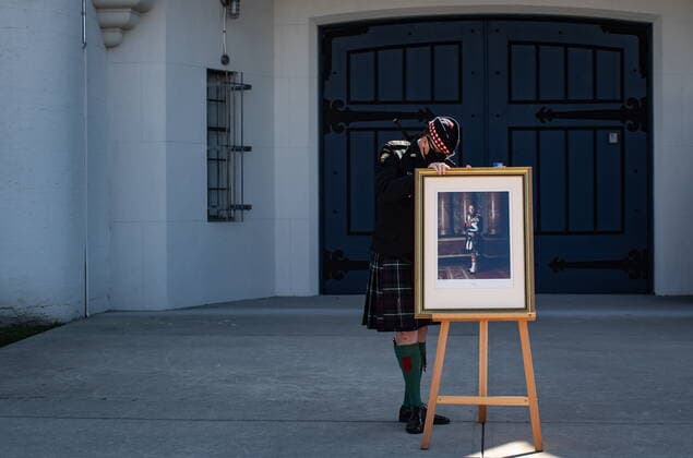 April 17, 2021, Vancouver, BC, Canada: Captain Graeme Kaine, 39 Canadian Brigade Group Public Affairs Officer, places a photograph of Britain s Prince Philip outside The Seaforth Highlanders of Canada armoury before he was honoured with the playing of the piper s lament, in Vancouver, on Saturday, April 17, 2021. Prince Philip was the Colonel-in-Chief of The Seaforth Highlanders of Canada, an Army Reserve infantry regiment of 39 Canadian Brigade Group garrisoned in Vancouver. Vancouver Canada - ZUMAc35_ 20210417_zaf_c35_043 Copyright: xDarrylxDyckx