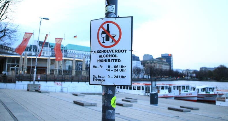 Deserted Alster jetty at Jungfernstieg in the evening hours during the lockdown A sign indicates that alcohol is prohibited here at certain times Innenstadt Hamburg