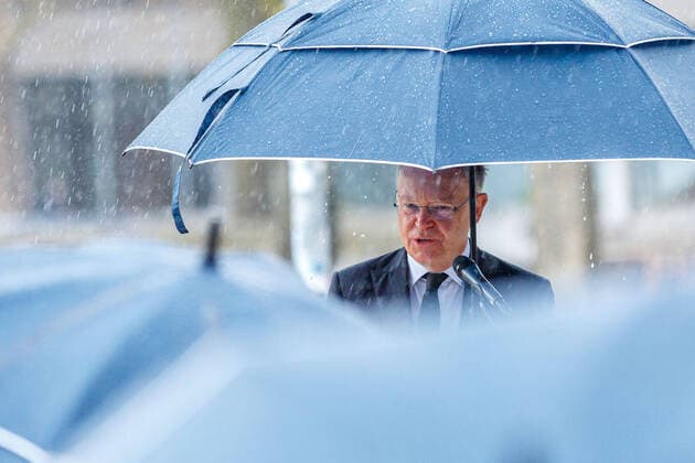 GERMANY, LOWER SAXONY, HANOVER, 18 04 2021 Flower ceremony to commemorate deceased in Corona Pandemic Nikolaikapelle Stephan Weil SPD , Minister President of Lower Saxony, addresses invited guests at the memorial ceremony as it rains