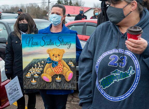 April 18, 2021, Bible Hill, NS, Canada: Family and friends of the victims of the April 2020 murder rampage in rural Nova Scotia, gather to walk to the RCMP detachment as they mark the one-year anniversary in Bible Hill, N.S. on Sunday, April 18, 2021. Bible Hill Canada  - ZUMAc35_ 20210418_zaf_c35_018 Copyright: xAndrewxVaughanx