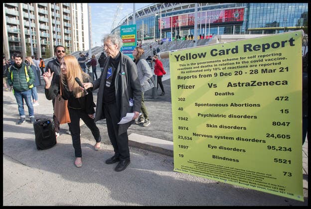 . 18 04 2021. London, United Kingdom. Piers Corbyn Covid Protest. Piers Corbyn holds anti vaccine covid 19 rules protest outside Wembley Stadium before the FA Cup Semi Final between Leicester City & Southampton.  xMartynxWheatleyx xi-Imagesx IIM-22130-0008