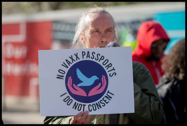 . 18 04 2021. London, United Kingdom. Piers Corbyn Covid Protest. Piers Corbyn holds anti vaccine covid 19 rules protest outside Wembley Stadium before the FA Cup Semi Final between Leicester City & Southampton.  xMartynxWheatleyx xi-Imagesx IIM-22130-0013