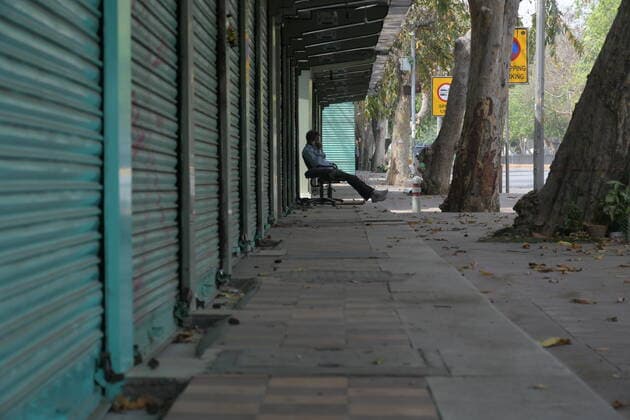 India: Weekend lockdown impose in Delhi Deserted scene of different areas of New Delhi while Delhi Government announce weekend lockdown as surge of Covid-19 cases. New Delhi India Copyright: IshantxChauhan