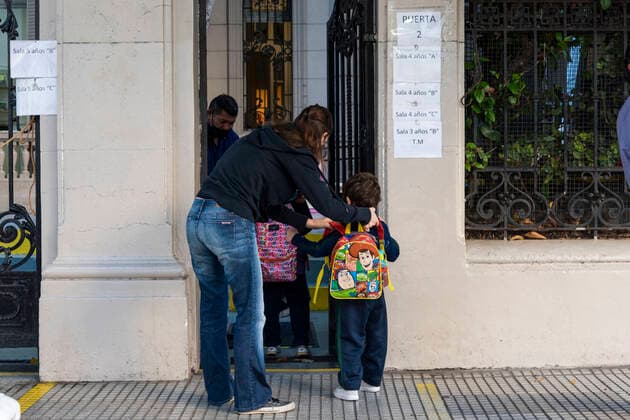 April 19, 2021, City of Buenos Aires, City of Buenos Aires, Argentina: INT. WorldNews. April 19, 2021. City of Buenos Aires, Argentina.- Parents take their kids to school on April 19, 2021, in the city of Buenos Aires despite Alberto Fernandez, president of Argentina, announced on Wednesday April 15, 2021, the suspension of presential education classes for 15 days, due to the increase in positive cases of Covid-19..The Governor of City of Buenos Aires, Horacio Rodriguez Larreta, filed a court case trying to continue education classrooms in person, and a judge allowed yesterday to continue in person. City of Buenos Aires Argentina - ZUMAf135 20210419_zap_f135_004 Copyright: xJulietaxFerrariox