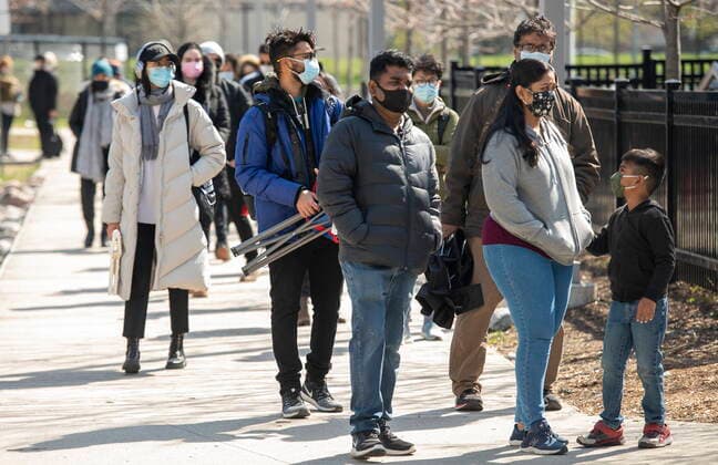 April 19, 2021, Toronto, on, Canada: Visitors line up at a mobile COVID-19 vaccine clinic at Parkway Forest Community Centre in Toronto on Monday, April 19, 2021. Toronto Canada  - ZUMAc35_ 20210419_zaf_c35_047 Copyright: xFrankxGunnx