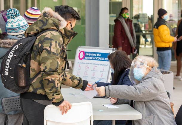April 19, 2021, Toronto, on, Canada: Visitors attend a mobile COVID-19 vaccine clinic at Parkway Forest Community Centre in Toronto on Monday, April 19, 2021. Toronto Canada  - ZUMAc35_ 20210419_zaf_c35_051 Copyright: xFrankxGunnx