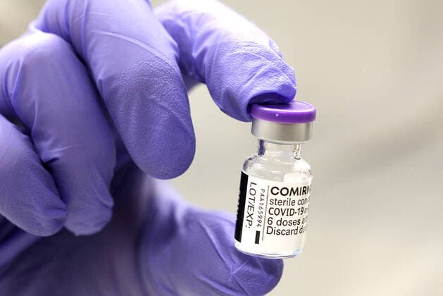 Elzach theme image Vaccine doses, Corona, Covid 19, Vaccine delivery at a pharmacy, Vaccine distribution to GPs and GP practices theme image Vaccine doses, Corona, Covid 19, Vaccine delivery at a pharmacy, Vaccine distributio Copyright: xFleigx xEibner-Pressefotox EP_dfg