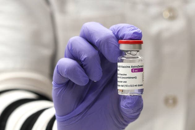 Elzach theme image Vaccine doses, Corona, Covid 19, Vaccine delivery at a pharmacy, Vaccine distribution to GPs and GP practices theme image Vaccine doses, Corona, Covid 19, Vaccine delivery at a pharmacy, Vaccine distributio Copyright: xFleigx xEibner-Pressefotox EP_dfg