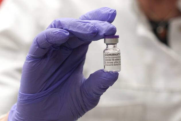 Elzach theme image Vaccine doses, Corona, Covid 19, Vaccine delivery at a pharmacy, Vaccine distribution to GPs and GP practices theme image Vaccine doses, Corona, Covid 19, Vaccine delivery at a pharmacy, Vaccine distributio Copyright: xFleigx xEibner-Pressefotox EP_dfg