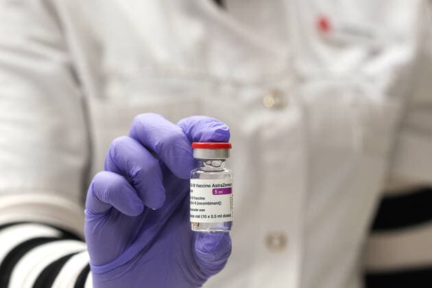 Elzach theme image Vaccine doses, Corona, Covid 19, Vaccine delivery at a pharmacy, Vaccine distribution to GPs and GP practices theme image Vaccine doses, Corona, Covid 19, Vaccine delivery at a pharmacy, Vaccine distributio Copyright: xFleigx xEibner-Pressefotox EP_dfg