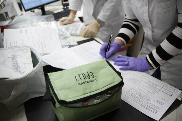 Elzach theme image Vaccine doses, Corona, Covid 19, Vaccine delivery at a pharmacy, Vaccine distribution to GPs and GP practices theme image Vaccine doses, Corona, Covid 19, Vaccine delivery at a pharmacy, Vaccine distributio Copyright: xFleigx xEibner-Pressefotox EP_dfg