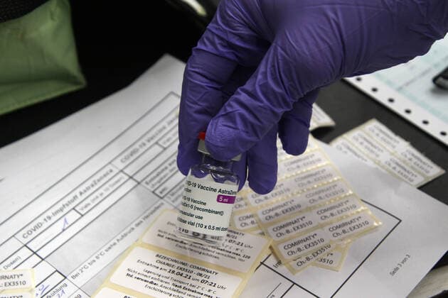 Elzach theme image Vaccine doses, Corona, Covid 19, Vaccine delivery at a pharmacy, Vaccine distribution to GPs and GP practices theme image Vaccine doses, Corona, Covid 19, Vaccine delivery at a pharmacy, Vaccine distributio Copyright: xFleigx xEibner-Pressefotox EP_dfg