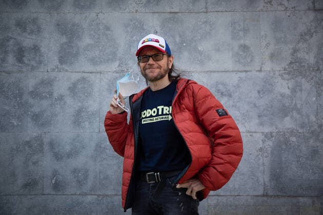 The filmmaker Santiago Segura, who has received the Film Industry Award, poses during the presentation of the winners of the RNE Sant Jordi Film Awards 2021, on April 19, 2021, in Barcelona, Catalonia (Spain). The Sant Jordi Cinematography Awards are one of the oldest cinematographic awards in Spain. They are awarded annually by Radio Nacional de Espana (RNE) through its delegation in Barcelona since 1957, and do not have an economic endowment. 19 APRIL 2021;BARCELONA;AWARDS;SANT JORDI;CINEMA;RNE David Zorrakino LagenciaEP 04 19 2021 Barcelona Barcelona Spain Copyright: xDavidxZorrakinox 3651513