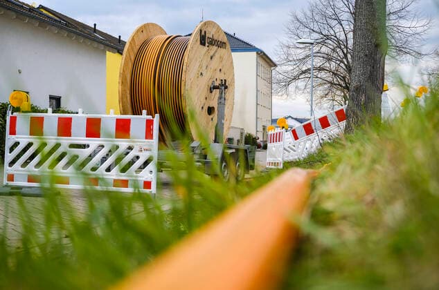 Rheinbach, North Rhine Westphalia, Germany Internet broadband expansion, construction site laying of fiber optic cable, cable drum with fiber optic cable, new construction of fiber optic routes on behalf of Telekom, fast Internet, DSL cable connection for households Rheinbach North Rhine Westphalia Germany