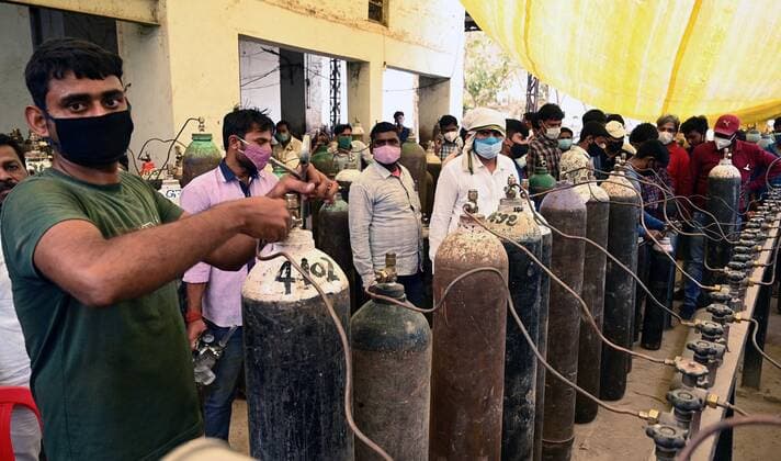 April 20, 2021, Allahabad, Uttar Pradesh, India: Prayagraj: Family members of COVID-19 patients in a queue to take cylinders filled with medicated oxygen at a plant as Coronavirus cases surge across the country, in Prayagraj, India. Allahabad India - ZUMAv115 20210420_zap_v115_016 Copyright: xPrabhatxKumarxVermax