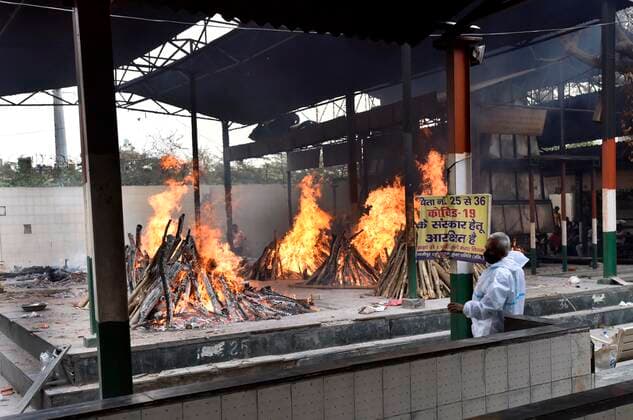 NEW DELHI, INDIA - APRIL 20: Relatives leaving after perform last rites to their Covid victims at Ghazipur cremation ground on April 20, 2021 in New Delhi, India. India reports 1,761 COVID-19 deaths in the past 24 hours the highest daily toll since the pandemic erupted. (Photo by Mohd Zakir Hindustan Times) Cremation Of Covid Victims